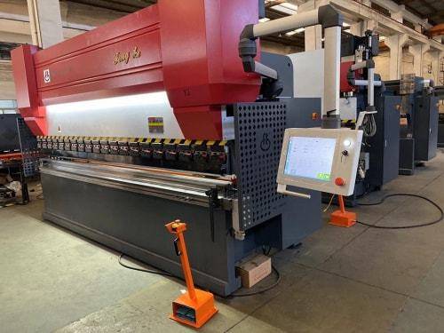 折彎機先行者：豐科機械數控折彎機助力鈑金加工，更高效更節能！? 